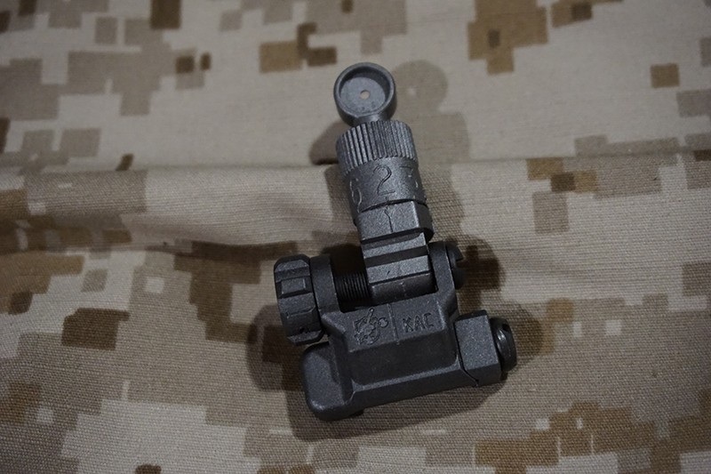 Iron Airsoft KAC Style 600M Metal Flip Up Rear Sight Iron Airsoft KAC Style 600M Metal Flip Up Rear Sight